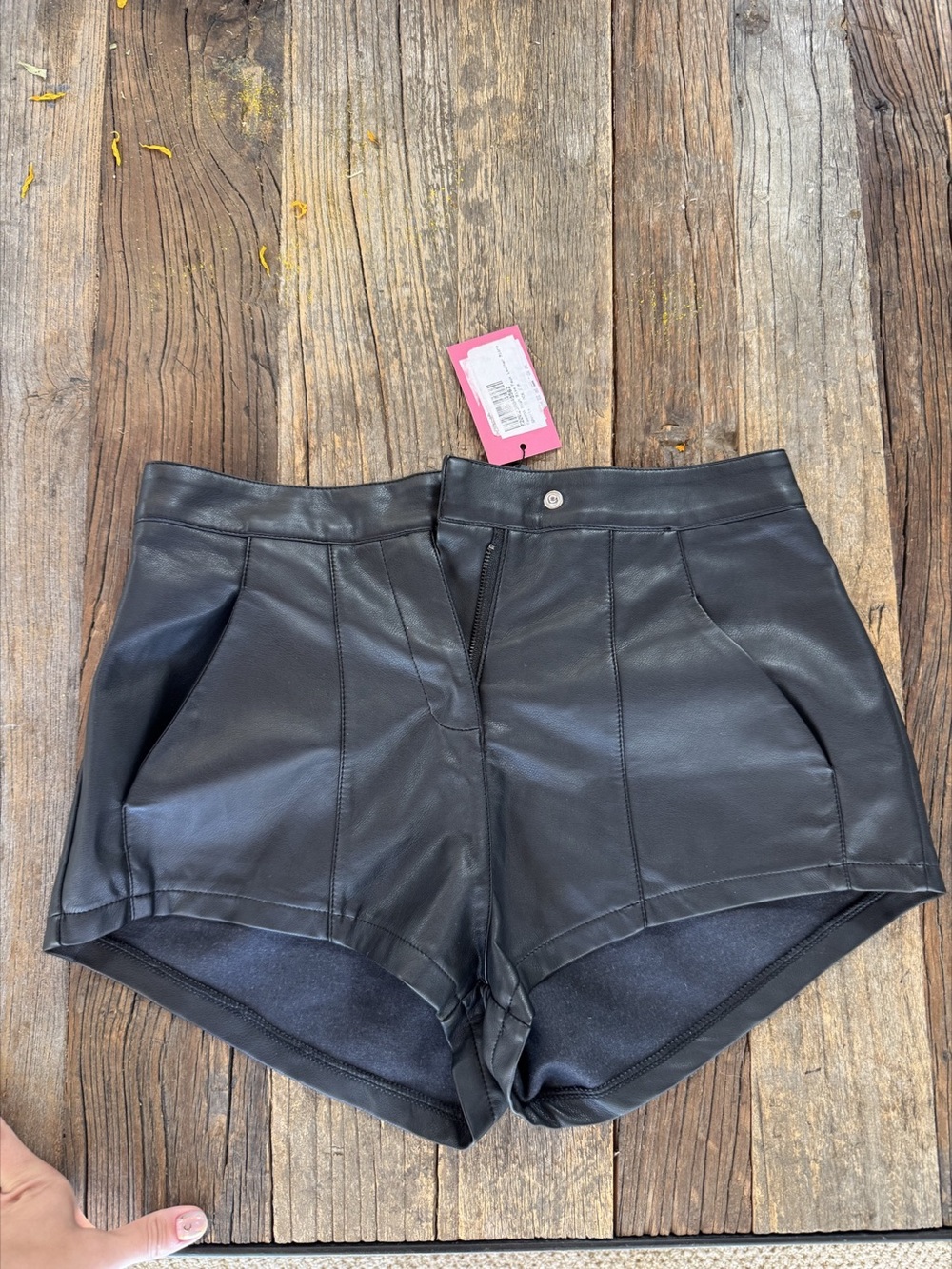 Edikted Women's Black Cargo Shorts Size Medium NWT